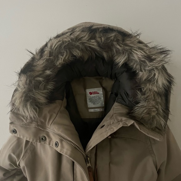 Mid-length Fjallraven Winter Parka in Great Condition Size M Khaki - Picture 5 of 7